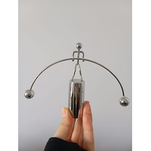 Stres Giderici Metal Halter Denge Adam - Dekoratif Masaüstü Salınım Aksesuarı Gümüş