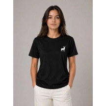 Yake Store Minimal Geyik Logolu Tişört Bisiklet Yaka Kısa Kol Yazlık T-shirt - Siyah - Siyah Yake Store Minimal Geyik Logolu Tişört Bisiklet Yaka Kısa Kol Yazlık T-shirt - Siyah - Siyah