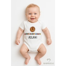 Babyden's Anneannesinin Aslanı Yazılı Çıtçıtlı Bebek Zıbını %100 Pamuk Kısa Kollu Body Unisex Beyaz Babyden's Anneannesinin Aslanı Yazılı Çıtçıtlı Bebek Zıbını %100 Pamuk Kısa Kollu Body Unisex Beyaz