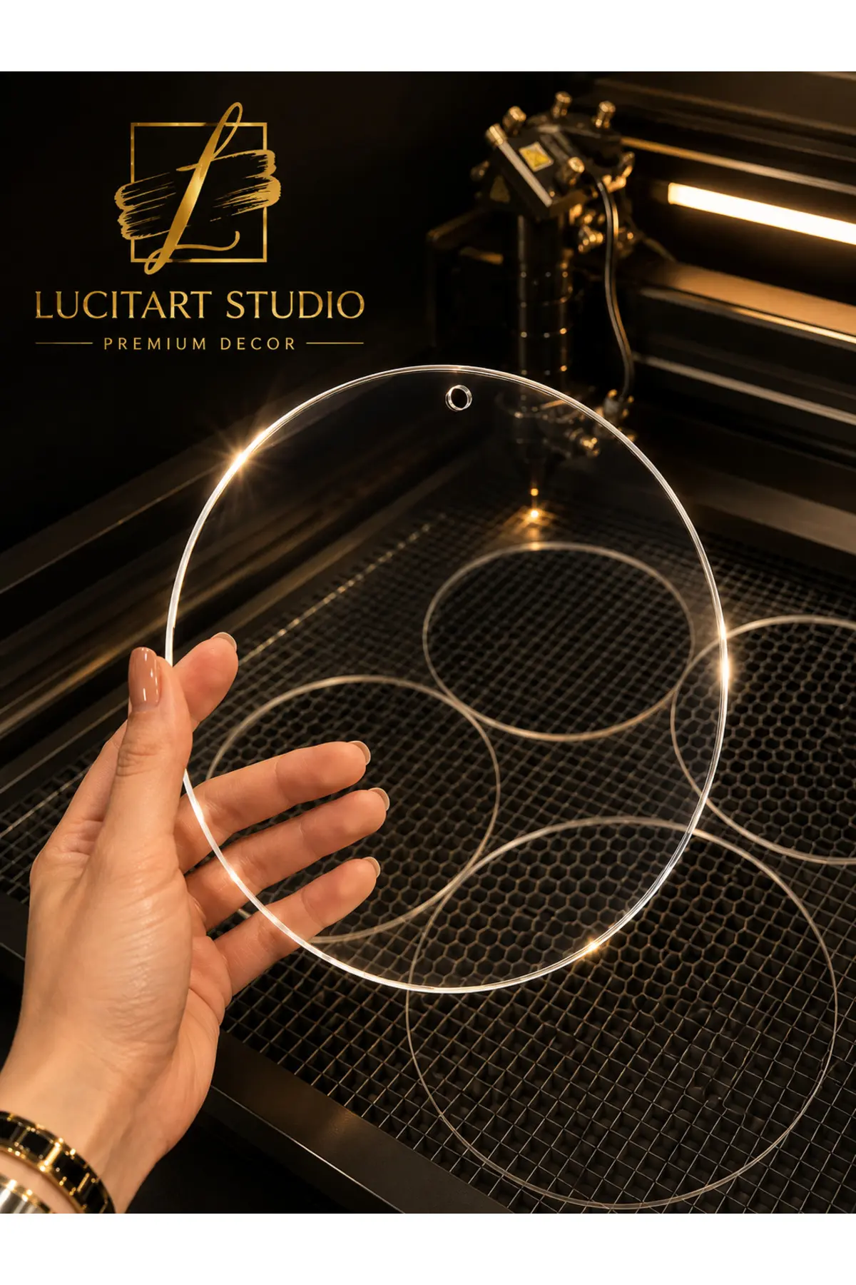 Studio Şeffaf Pleksi Çember 30 Cm 2mm Kalınlığında Kapı Süsü & Dekor Tasarım Halkası Kapı Süsü Çemberi Delikli Yuvarlak Boş Pleksi 30 x 30 CM