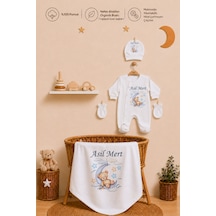 Pia Baby Erkek Bebek Hastane Çıkışı Seti 4 Parça %100 Pamuk İsimli Organik Baskılı Battaniyeli Tulum Seti 1020btyx Krem