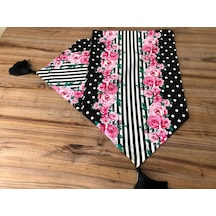 Siyah Zemin Üzerine Pembe Gül Desenli Runner Çok Renkli
