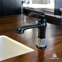İsaoğlu Yapı Siyah Lavabo Bataryası Country Tasarım İşlemeli Armatür Siyah