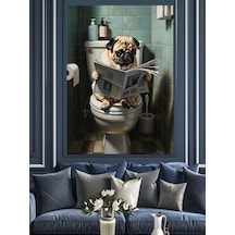 Ahşap Tablo Gazete Okuyan Pug Köpek Banyoda