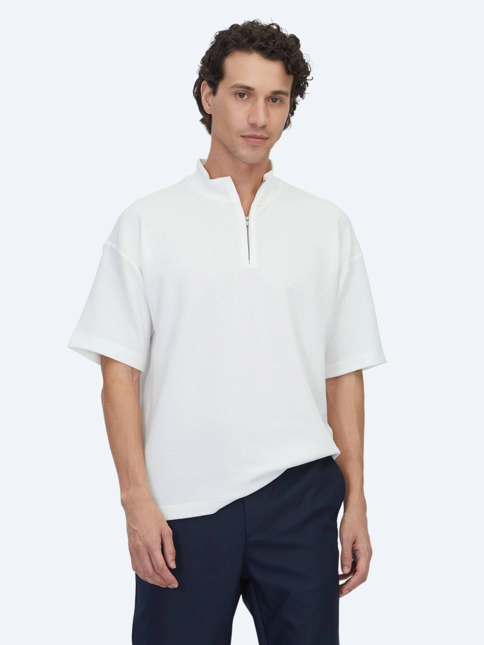 Ekru Desenli Dik Yaka T-shirt Ekru