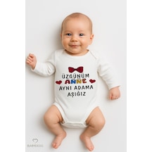 Babyden's Üzgünüm Anne Aynı Adama Aşığız Yazılı Uzun Kollu Çıtçıtlı Bebek Body Zıbın %100 Pamuk Unisex Body Beyaz