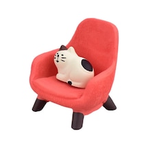 Kırmızı Sandalyedeki Kedi Mini Figür