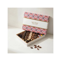 Nutat 580gr Mega Spesiyal Hediye Kutusu - Dubai, Hurma Ve Karışık Gurme Draje Seçkisi/geleneksel Motif