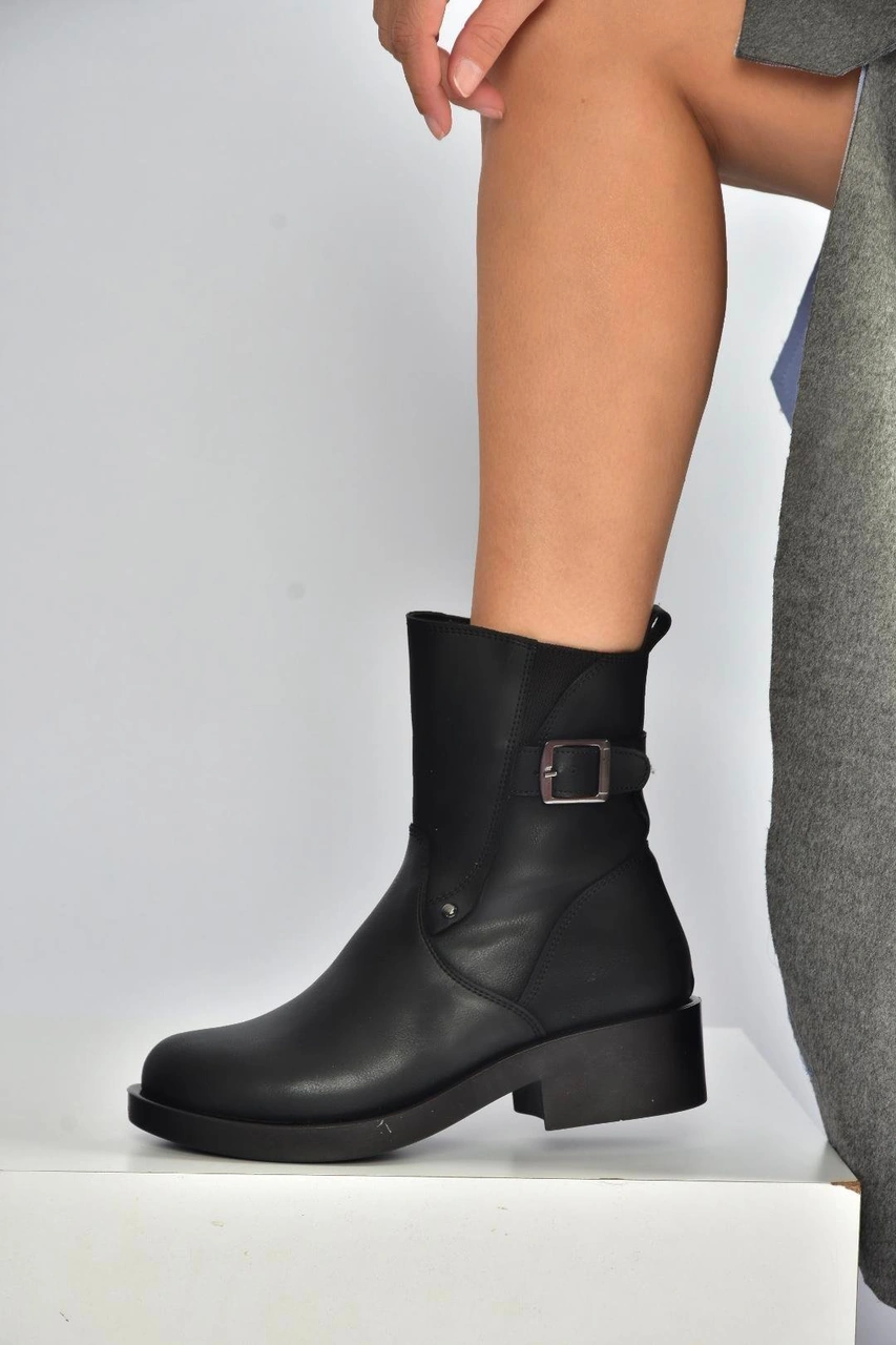 Fox Shoes V674121309 Siyah Alçak Topuklu İçi Tüylü Kadın Bot Siyah-Suni Deri
