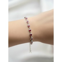 Çekirdekjewelry 925 Ayar Gümüş Kalplı Taşlı Bileklik Gri Kırmızı