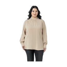 Disentis Büyük Beden Yakası Arkadan Düğmeli Dik Yaka Dökümlü Bej Rengi Bluz Bej Disentis Büyük Beden Yakası Arkadan Düğmeli Dik Yaka Dökümlü Bej Rengi Bluz Bej