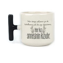 Her Kız Annesinin Kızıdır Baskılı Yeşil Kulplu T Kupa Bardak Fincan Mug Siyah Kulp