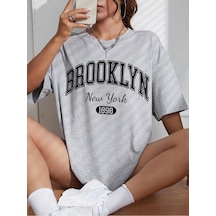 Brooklyn 1898 Süprem T-shirt - Gri Baskılı Oversize Bisiklet Yaka Kısa Kol Tişört Gri Brooklyn 1898 Süprem T-shirt - Gri Baskılı Oversize Bisiklet Yaka Kısa Kol Tişört Gri