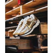 Nike Zoom Vomero 5 'metallic Gold' Kadın Sneaker-hf7723-001-tanemsport Altın - Beyaz Nike Zoom Vomero 5 'metallic Gold' Kadın Sneaker-hf7723-001-tanemsport Altın - Beyaz