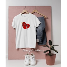 Oversize Stethoscope And Red Heart Tasarımlı Unisex T-shirt Beyaz