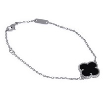 Celikchi Kadın Siyah Renk Yonca Model Silver Renk Çelik Bileklik