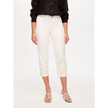 Faik Sönmez Paçası Nakış Ve Boncuk Detaylı Straight Fit Jean Capri S26jcp006 Us26jcp00673 Ekru