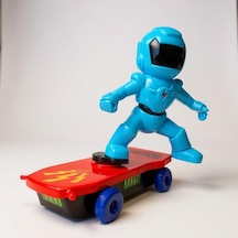 Pilli Işıklı Kaykaycı Kaykaycı Robot Oyuncak Çok Renkli