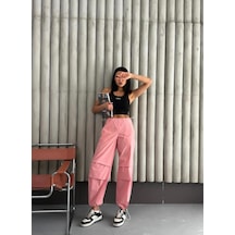 Dizleri Pile Detaylı Paraşüt Pantolon Pembe