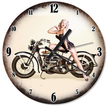 Marilyn Monroe Ve Motosiklet Desenli Duvar Saati