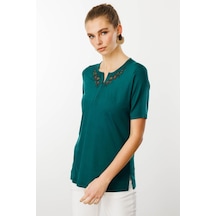 Kadın Açma Yaka Nakış İşlemeli Penye T-shirt Yeşil Yeşil