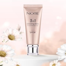3 İn 1 Glowing Skin Tinted Moisturizer 50 Spf Işıltılı Aydınlatıcı Krem