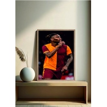Rafael Leao Sarı Kırmızı Futbol Poster Tablo Doğal Ahşap Çerçeveli Çok Renkli - 919548625 Çok Renkli
