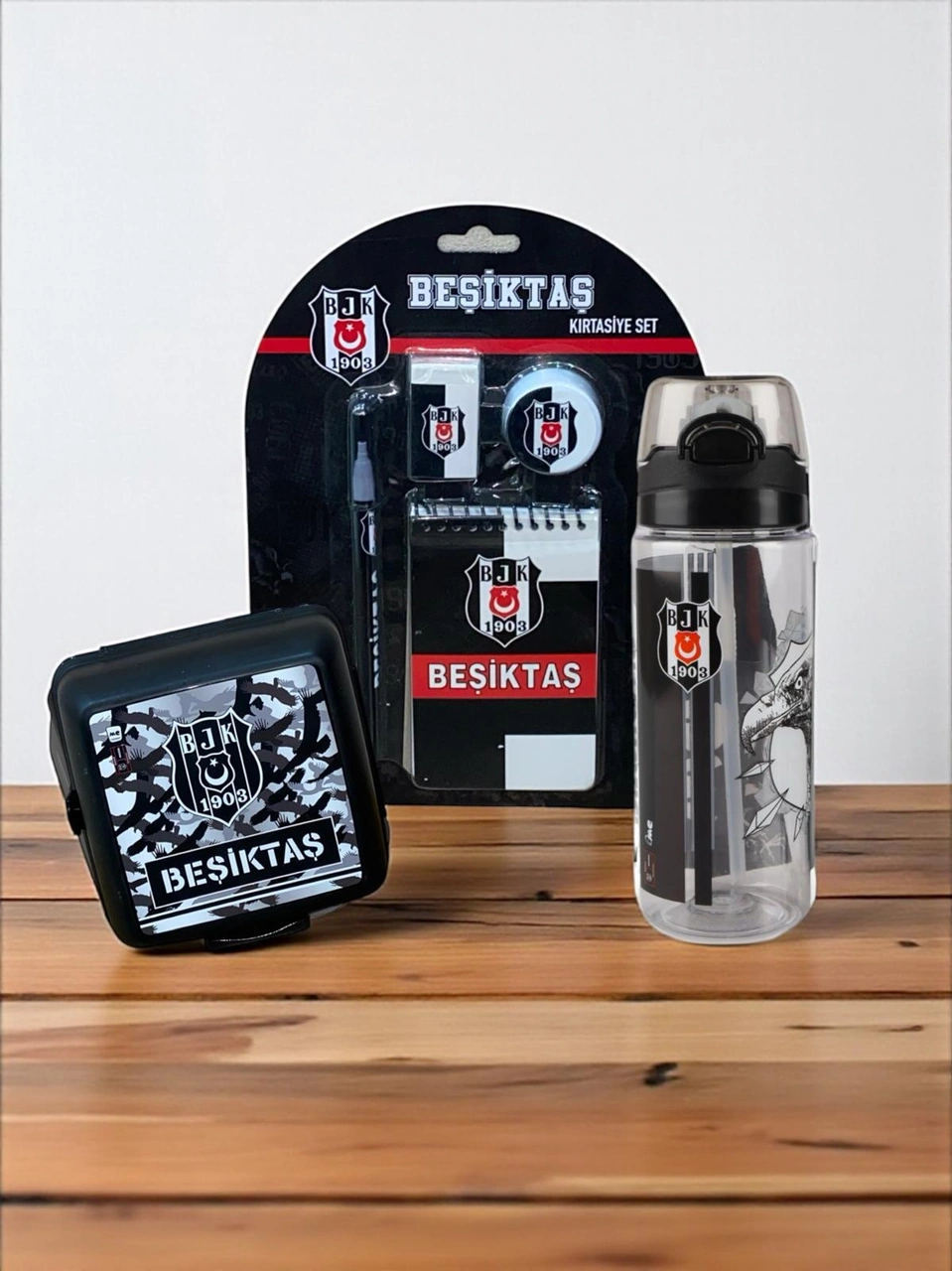 Beşiktaş Taraftar 4 Bölmeli Beslenme Kutusu Kartal Figürlü 500 Ml Matara Kırtasiye Seti Siyah - Beyaz