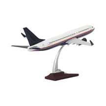 Zekupp Boeing 737-800 1/100 Ölçekli Beyaz Şeritli Tasarım Model Uçak