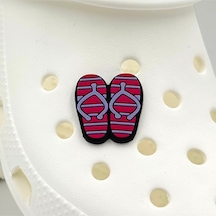 Crocs Terlik Süsü Ve Aksesuarı , Çanta Süsü Jibbitz Parmak Arası Terlik 07 Görsel Logo Aksesuar Lila-fuşya-siyah