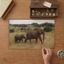Tanzanya Ormanında Dolaşan Filler Tasarımı 240 Parça Ahşap Puzzle Ahşap Kutuda Mpy40261