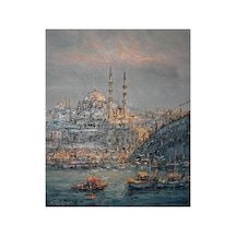 Köprü, Uçan Martılar Ve Aydınlatılmış Cami Silüeti