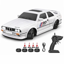 Oyuncak Bmw E30 Drift Araba 4x4 Uzaktan Kumandalı Araba 2.4ghz Şarjlı Led Işıklı 15 Km Hız Araba Beyaz