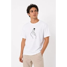 Defymoda Erkek Kore Parmak Kalp Aşk Temalı Minimal Baskılı Tişört Yazlık Kısa Kol T-shirt - Beyaz
