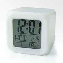 Modern Renk Değiştiren Küp Saat 8x8 Cm Ofis Aksesuarı