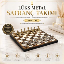 Lüks Metal Satranç Takımı Krom Figürlü 20x20 Cm Kehribar Tahta Dekoratif Koleksiyon Hediye Seti Özel