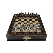 Gifthome Premium Orta Boy Metal Truva & Sparta Satranç Takımı Ve Sandıklı Masif Ahşap Satranç Tahtası 28x28x5,5 Cm.