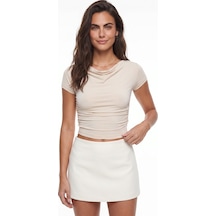 Onloox Kadın Bej Bej Esnek Kumaş Degaje Yaka Kısa Kollu Vücuda Oturan Yanı Drape Detaylı Crop Bluz