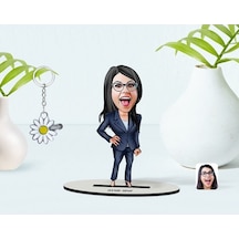 Kişiye Özel Kadın Patron Karikatürlü 3D Ahşap Biblo Ve Isimli Sil (473566802)