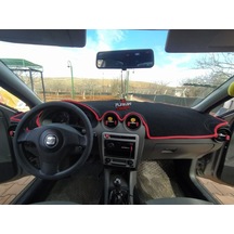 Seat Cordoba 2001-2008 Modellerine Uyumlu Torpido Koruma Halısı Kenar Renk Kırmızı