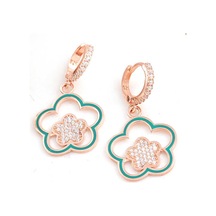 Gümüş Rose Sallantılı Çiçek Desenli Kadın Küpe 67968165