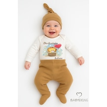 Babyden's Dedesinin Aslanı Baskılı 3 Lü Bebek Takımı Pamuklu Fitilli Kumaş Şapka,patikli Alt ,uzun Kollu Zıbın Açık Kahverengi Babyden's Dedesinin Aslanı Baskılı 3 Lü Bebek Takımı Pamuklu Fitilli Kumaş Şapka,patikli Alt ,uzun Kollu Zıbın Açık Kahverengi