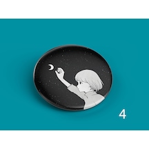 58 Mm Buton Rozet İğneli Çanta Kıyafet Rozeti Ay Tutan Kız Çok Renkli