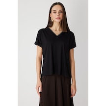 On Kadın Yakası Zincirli V Yaka T-shirt 71352 Siyah