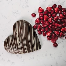 Çizgili Kalp Figür Çikolata Draje Ve Yaldızlı Çikolata Saklı