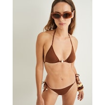 Koton Koton X Şahika Ercümen - Parlak Üçgen Bikini Üstü Boncuk Detaylı Boyundan Bağlamalı Kahverengi 4sak10230mm