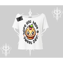 Tarzsokak Sweet Day Cupcake Baskılı Kayık Yaka Tshirt Beyaz