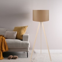 Pratik Ahşap Krem Üç Ayaklı Tripod Lambader Kahve Kumaş Başlık Salon Oturma Odası Köşe Lambası Kahve