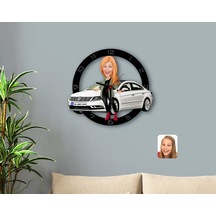 Kişiye Özel Plakalı Kadın Volkswagen Passat Karikatürlü Ahşap Duv