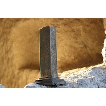 Bilge Tonyuku Yazıtı 1. Taş Masa Süsü Küçük